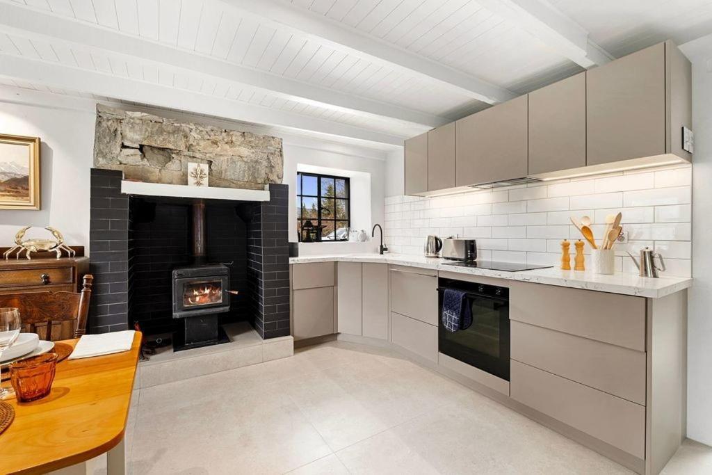 Wanaka Stone Cottage - Wanaka Holiday Home Buitenkant foto